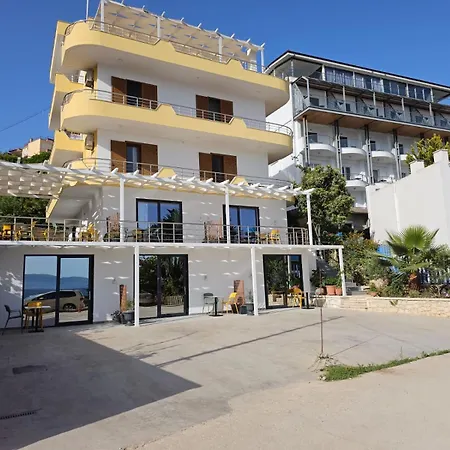 Ardit Seaside Rooms Sarandë Buitenkant foto